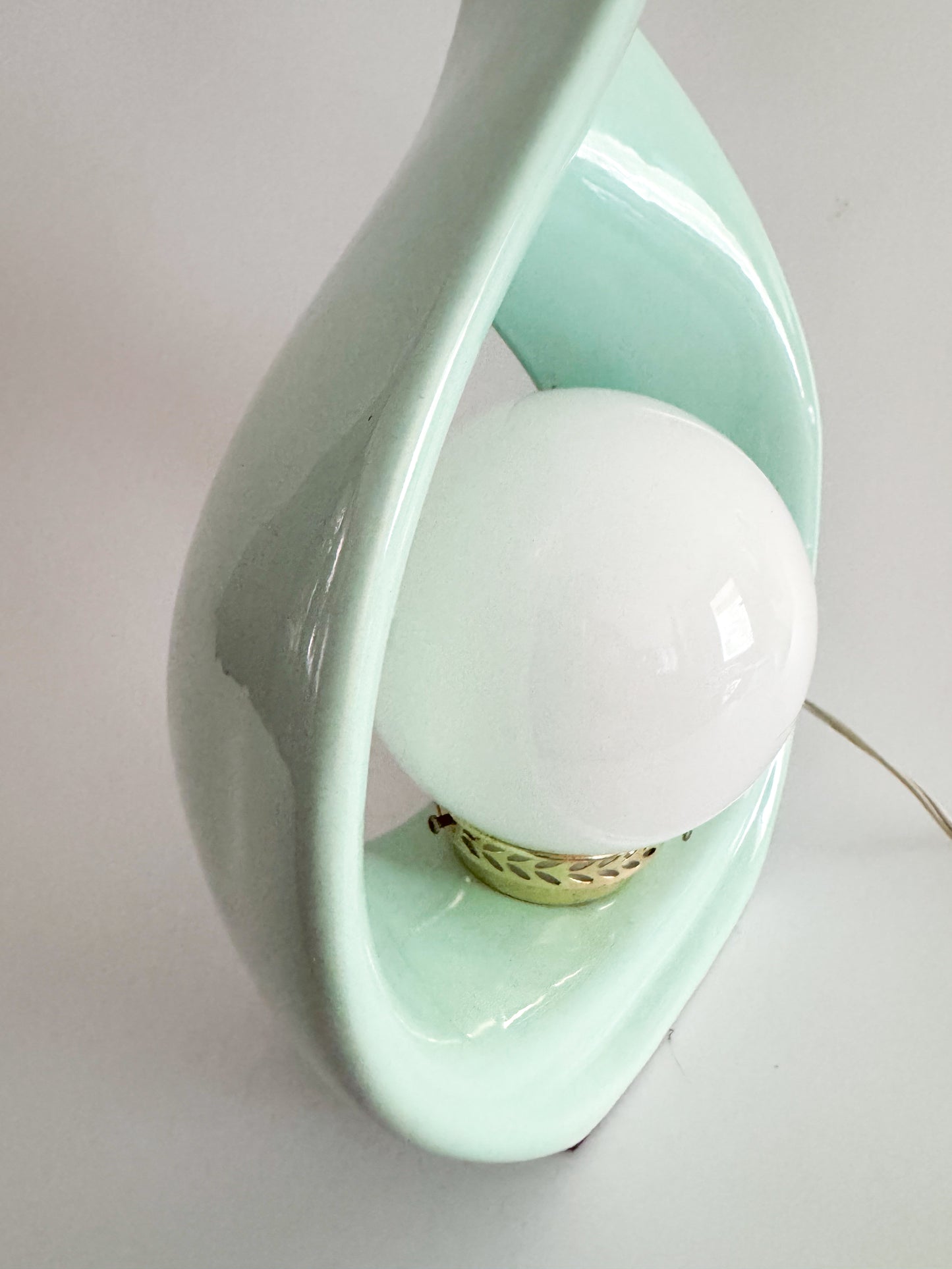 Sculptural Teardrop Table Lamp – Mint Green – Rare 1980s Art Deco Lighting