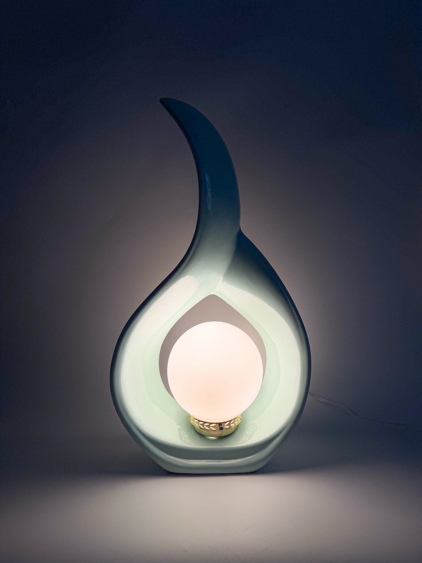 Sculptural Teardrop Table Lamp – Mint Green – Rare 1980s Art Deco Lighting