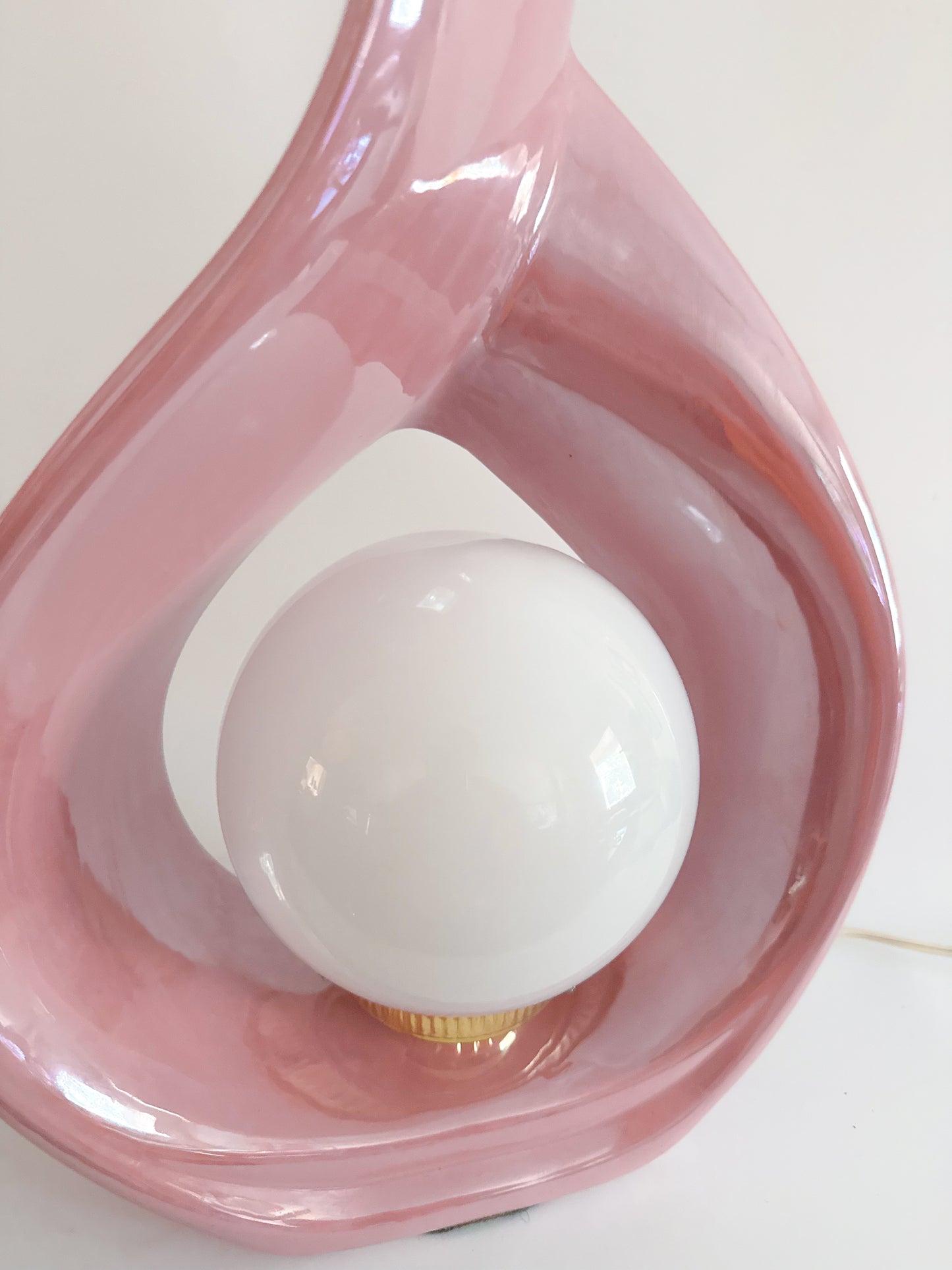 Sculptural Teardrop Table Lamp – Iridescent Rose Pink – 1980s Ceramic Lighting