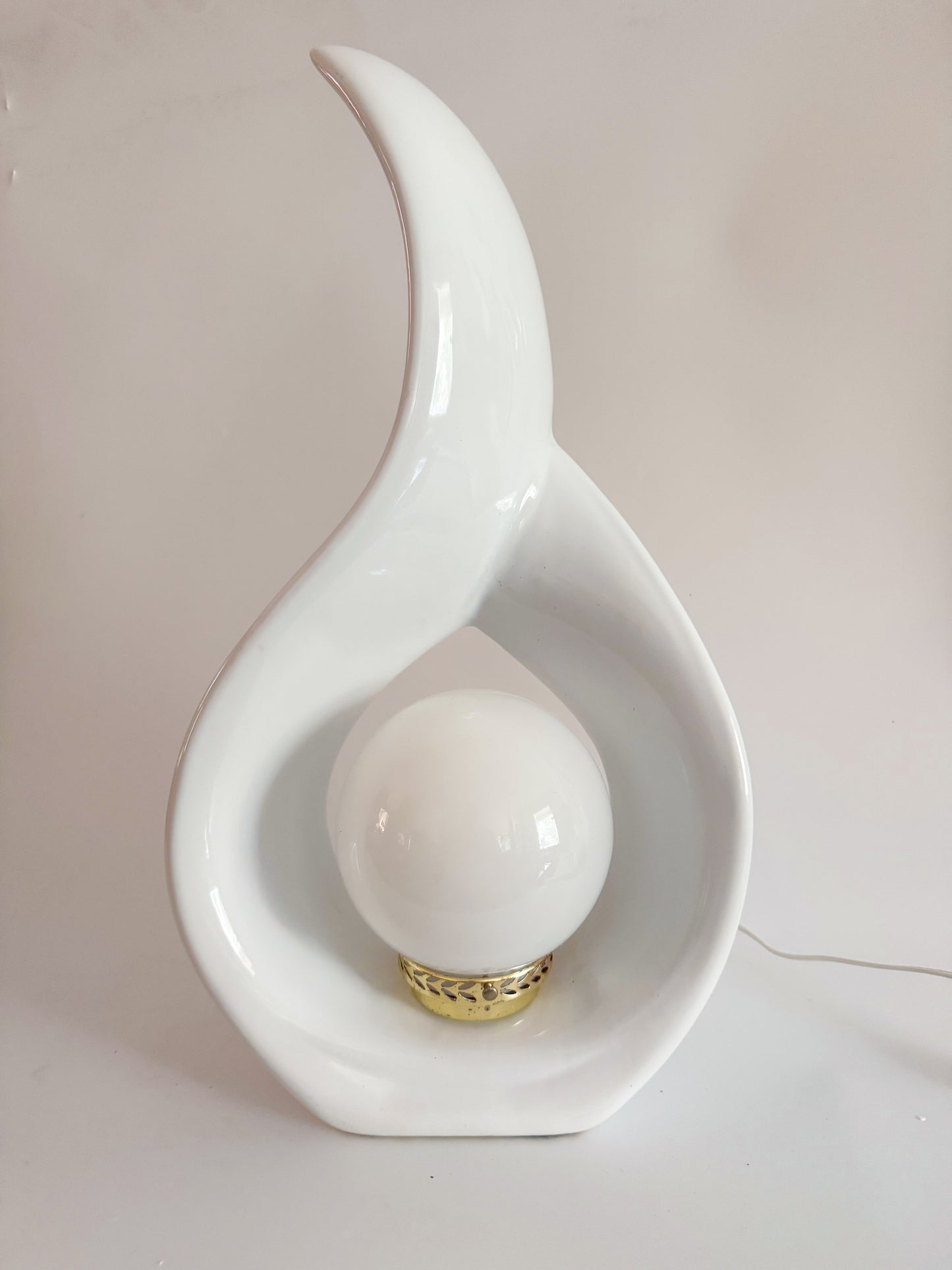 Sculptural Teardrop Lamps – Pair in Glossy White – 1980s Ceramic Lighting Set