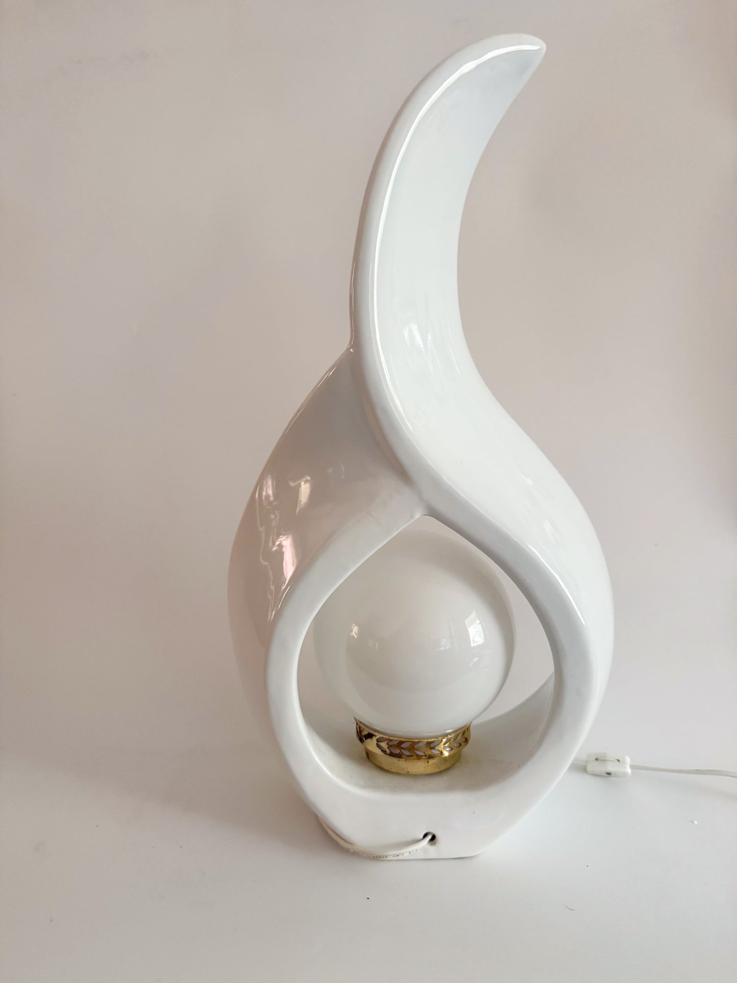 Sculptural Teardrop Lamps – Pair in Glossy White – 1980s Ceramic Lighting Set