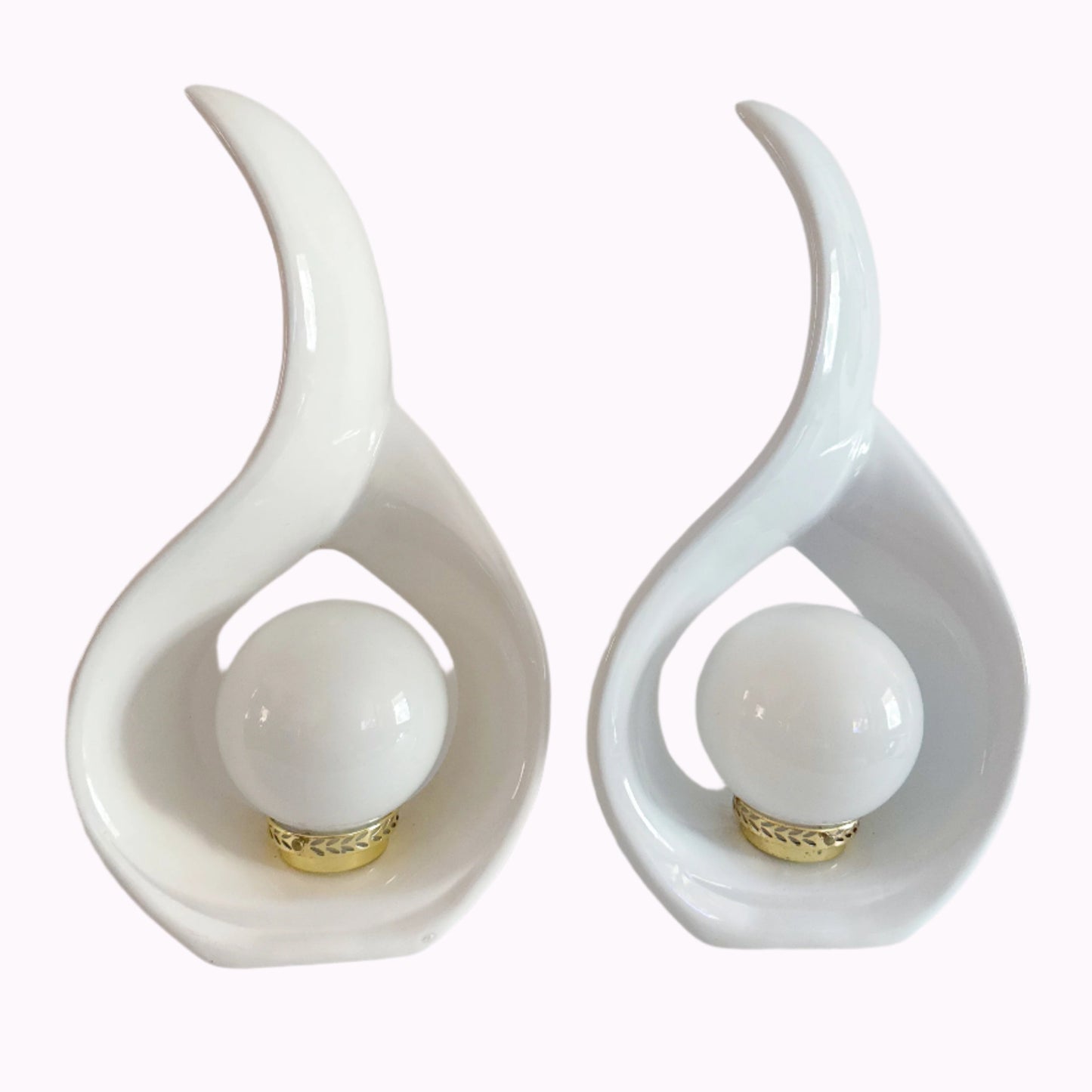 Sculptural Teardrop Lamps – Pair in Glossy White – 1980s Ceramic Lighting Set