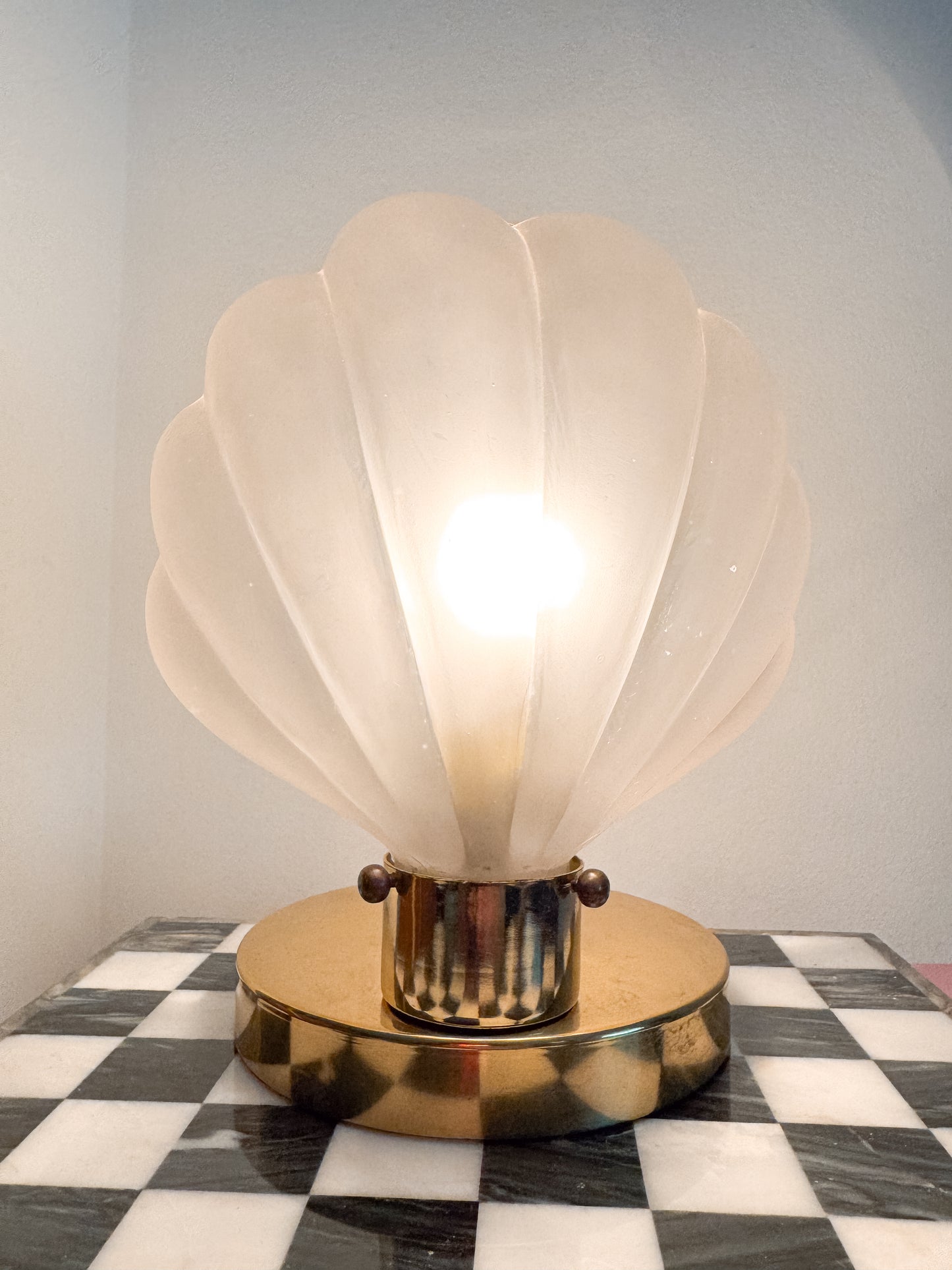 Rare Shell 1980s Glass and Brass Art Deco Table Lamp – Dimmable